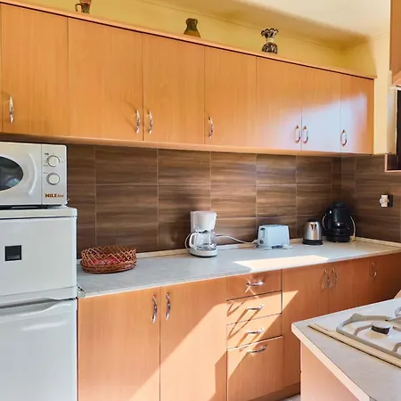 - Balaton 18113 Дом отдыха *