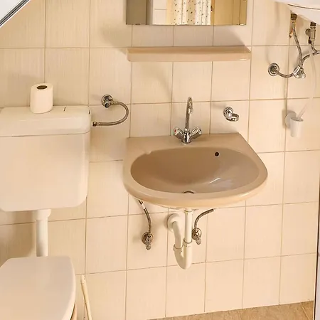 - Balaton 18113 Дом отдыха