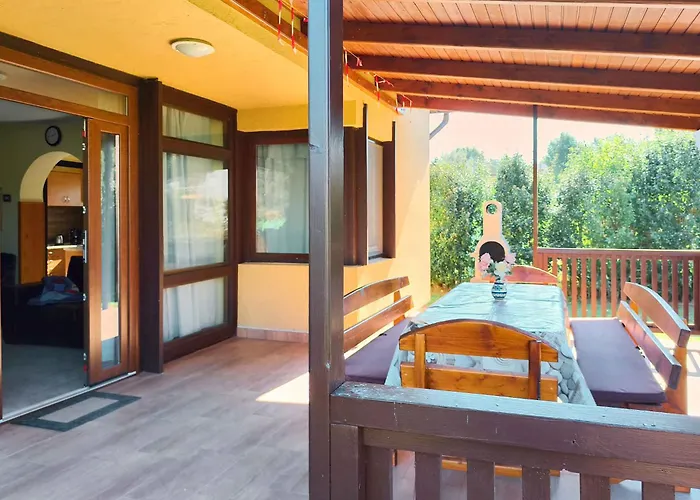 - Balaton 18113 Balatonberény