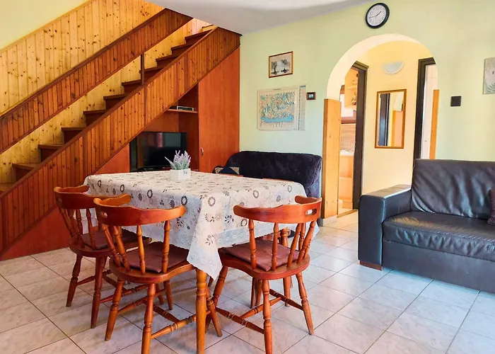 - Balaton 18113 Balatonbereny